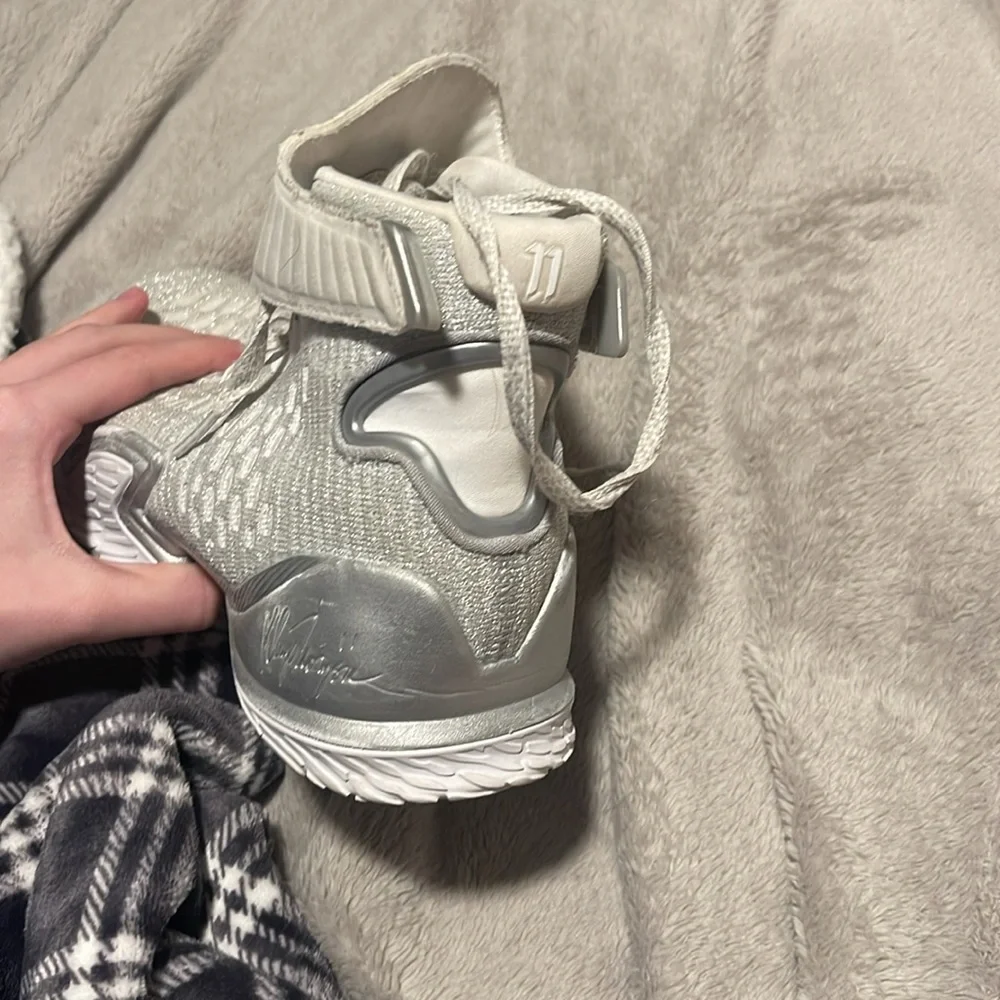 Anta Basketball Shoes - Picture 4 of 5